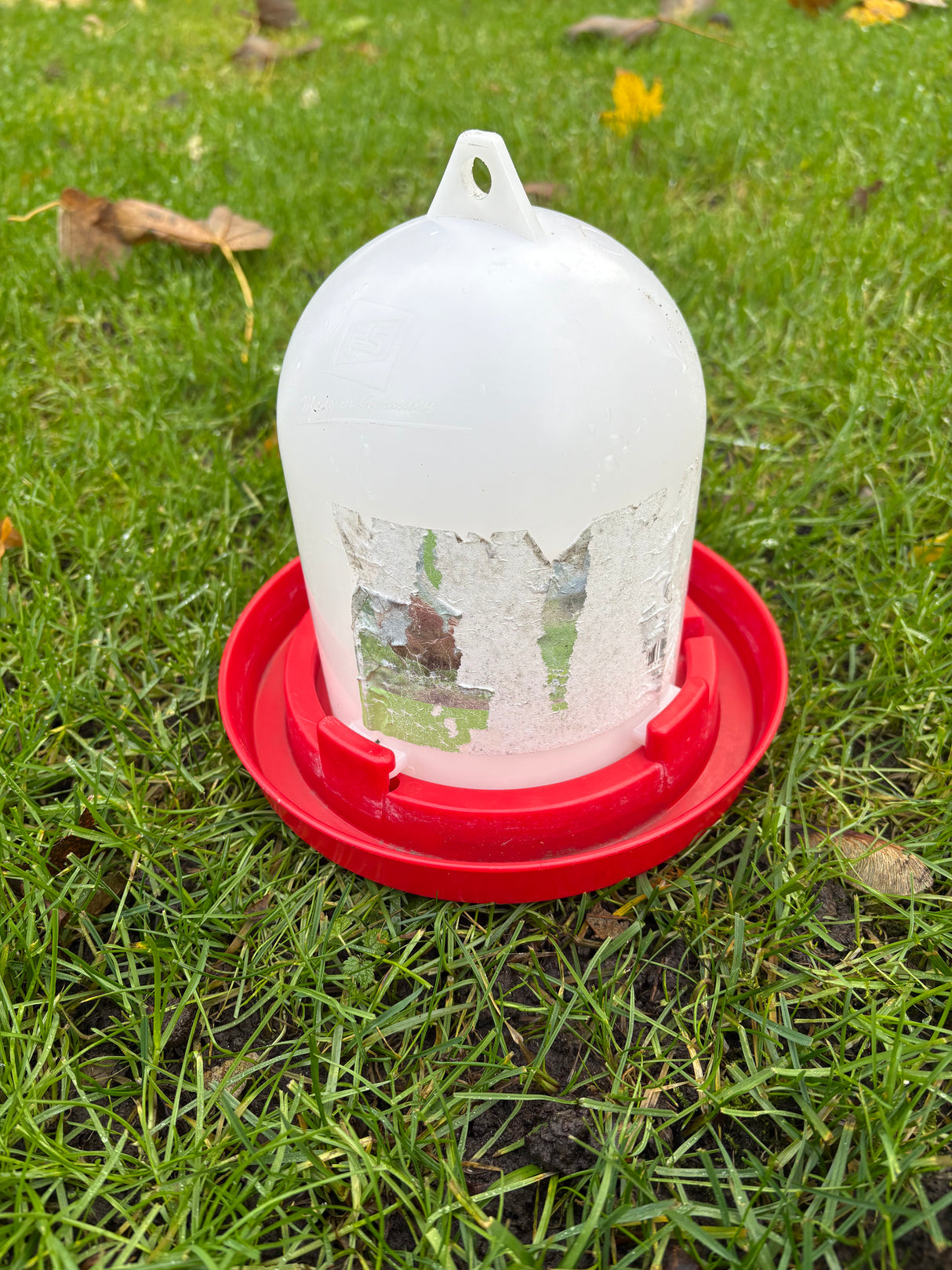 Gebruikte waterbak rood 1.5 liter